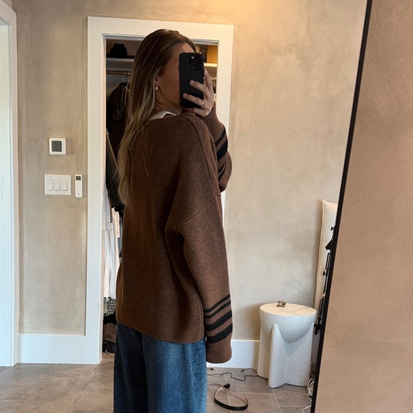 Pilcro Brown Oversized Sweater with Black Accents - Picture 6 of 7